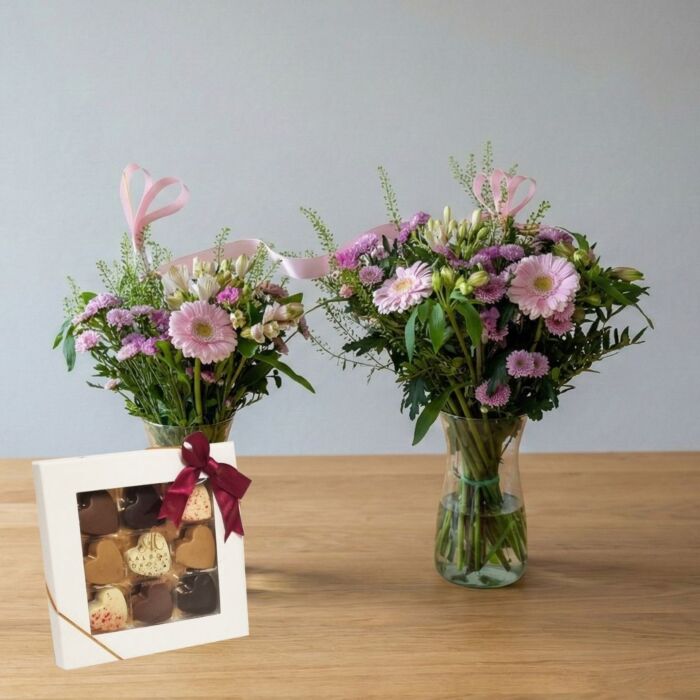 Mor barn buket, pige med chokoladehjerter