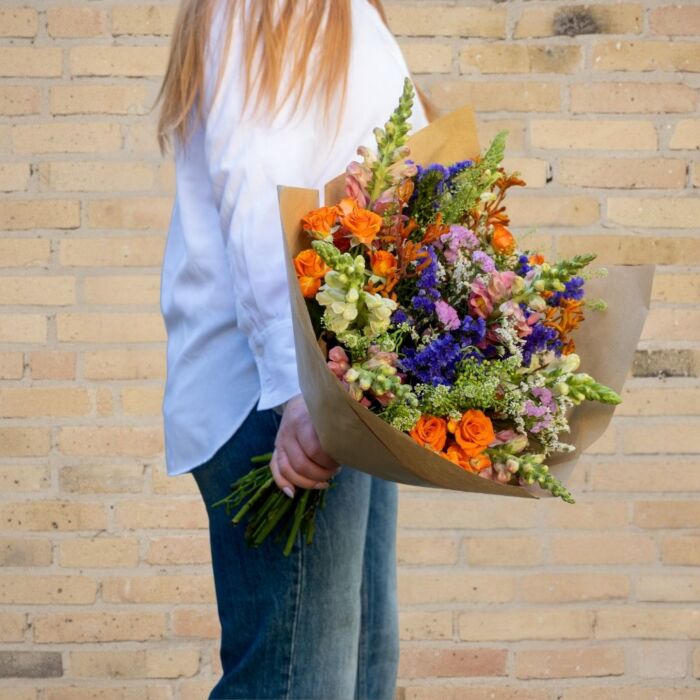 Multifarvet blomsterbuket