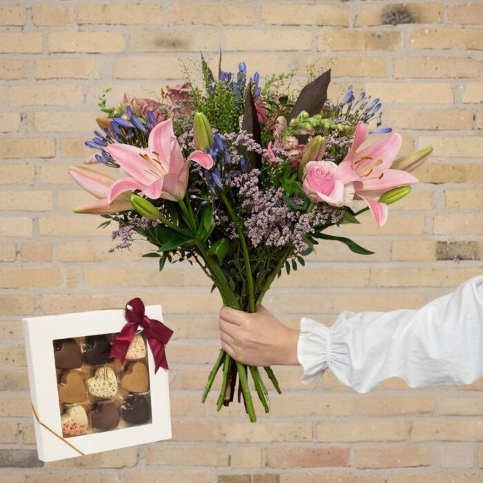 Trendy FLOWR buket med chokoladehjerter