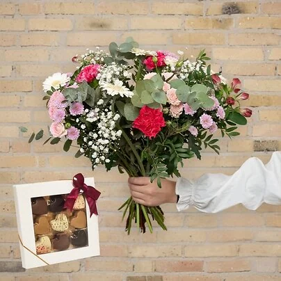 Tak for dig blomsterbuket med chokoladehjerter