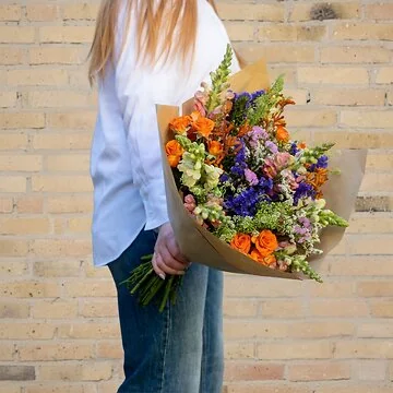 Multifarvet blomsterbuket