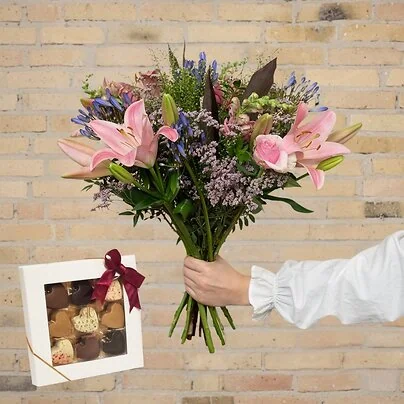 Trendy FLOWR buket med chokoladehjerter